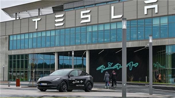 Das Tesla-Werk in Grünheide öffnete im März 2022 und hat nach Angaben des Unternehmens derzeit rund 12.500 Beschäftigte.