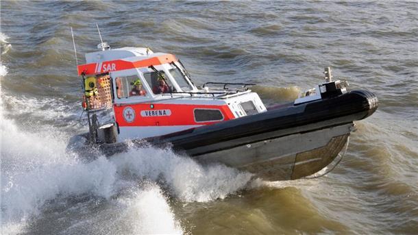 Lebensgefahr: Junge Männer kentern vor Helgoland Das Tochterboot "Verena" des Seenotrettungskreuzers "Hermann Marwede" kam bei der Rettungsaktion zum Einsatz
