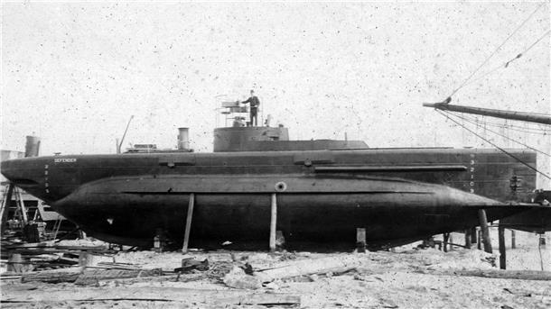 Wie Vernes „Nautilus“: Taucher finden altes U-Boot Das U-Boot im Jahr 1907. Der Profitaucher Richard Simon entdeckte die „Defender“ vor der Küste von Connecticut.