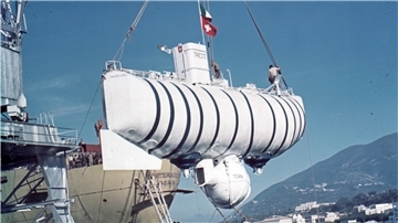 Ein Schiff