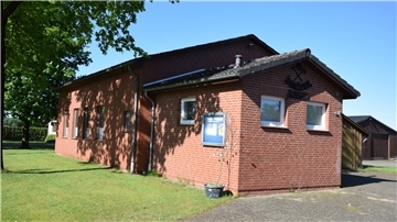 Das unscheinbare Feuerwehrhaus in Ostereistedt ist zu klein für ein neues Fahrzeug. Darum soll eine Box angebaut werden. 