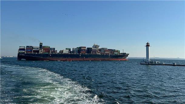 Krieg gegen die Ukraine: So ist die Lage Das unter der Fahne Hongkongs fahrende Containerschiff Joseph Schulte verlässt den Hafen von Odessa, um durch den temporären Korridor zu fahren, der für Handelsschiffe aus den ukrainischen Schwarzmeerhäfen eingerichtet wurde.