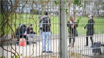 Das Versammlungsverbot findet nicht überall Gehör. Hier der Leher Stadtpark. Foto Scheschonka