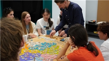  Planspiel „Your World“ 