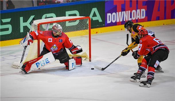 Das vierte CHL-Spiel der Fischtown Pinguins gegen die Rouen Dragons in der Eisar...