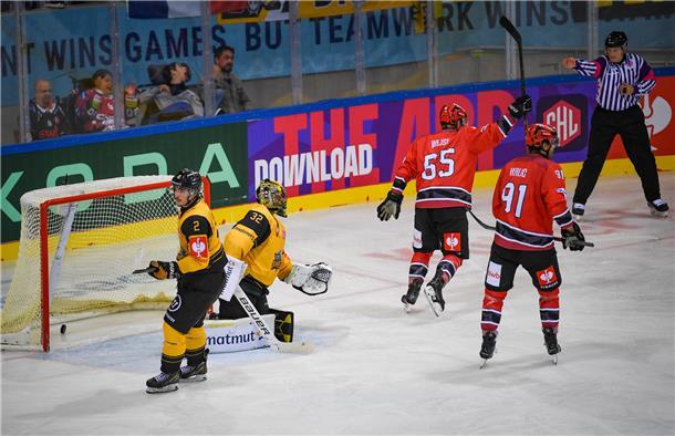 Das vierte CHL-Spiel der Fischtown Pinguins gegen die Rouen Dragons in der Eisar...