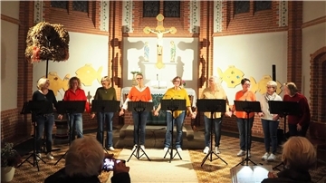 Das Vokalensemble „Licht & Klang“ berührte das Publikum in der Kuhstedter Erlöserkirche mit seinen Melodien und Texten.