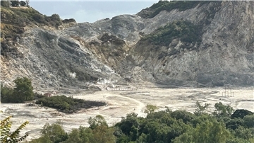 Das Vulkanfeld Solfatara im Westen der italienischen Millionenmetropole Neapel wird immer wieder von Erdbeben erschüttert.