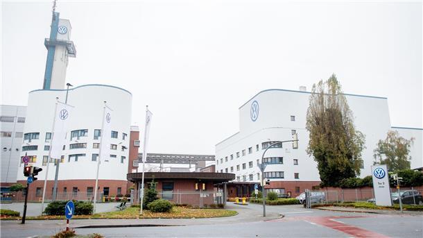 Sorgen um Werk Osnabrück: VW informiert Landtagsausschuss Das VW-Werk Osnabrück sucht nach dem Ende der Cabrio-Produktion 2027 eine neue Perspektive. (Archivbild)