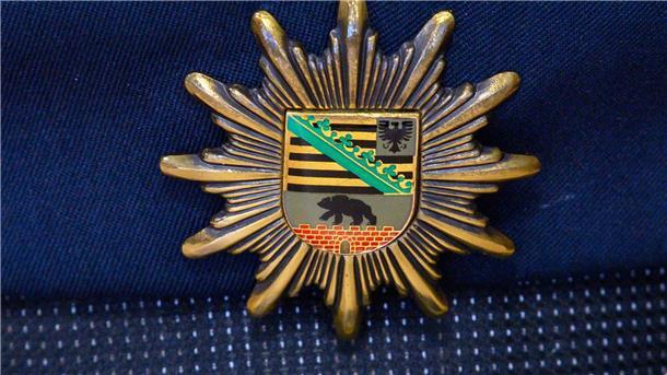 Weiterer Chat von Polizeischülern im Fokus von Ermittlern Das Wappen der Landespolizei von Sachsen-Anhalt (Symbolfoto).