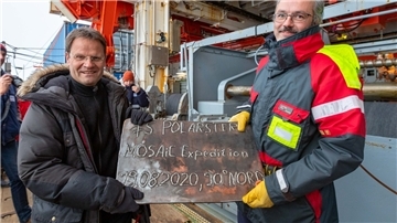 Prof. Markus Rex und Kapitän Thomas Wunderlich nach MOSAiC-Expedition