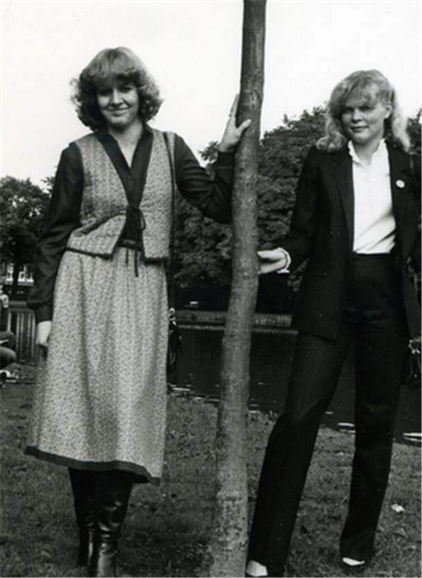 Fritz Frerichs: Der Lokaljournalist als Modefotograf Das war modisch angesagt in den 1970ern. Rechts ist Viola Buller zu sehen.