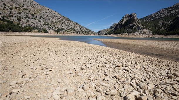 Drittwärmster September seit Beginn der Aufzeichnungen Das Wasserreservoir Gorg Blau im Tramuntana-Gebirge, das Palma auf Mallorca versorgt, war im September recht leer. (Archivbild)