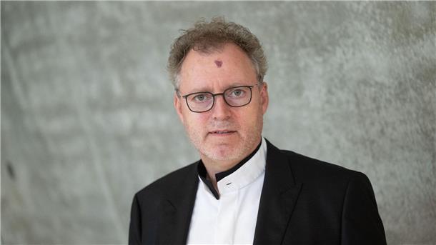 „Gault&Millau“ sieht Restaurant „Aqua“ weiter an der Spitze Das Wolfsburger „Aqua“ unter Küchenchef Sven Elverfeld behält im diesjährigen „Gault&Millau“ seinen Spitzenplatz in Niedersachsen.