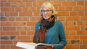 Das Wort Gottes ist Anke Bredfeldt wichtig. Die Bremerhavenerin engagiert sich in der Kirchengemeinde von St.-Petri in Langen.