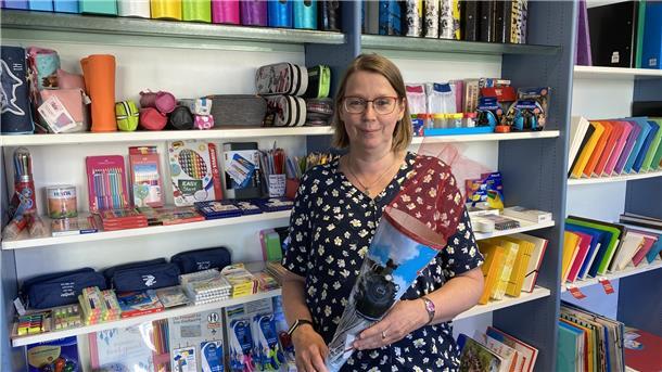 Dass der Schulstart nicht gerade günstig ist, weiß auch Ulrike Hoffmann, Inhaberin von Vosteen Bürotechnik. Immerhin kommen viele Anschaffungen auf einmal zusammen.