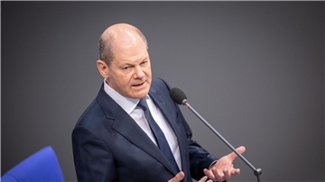 „Dass es nicht um Kampfflugzeuge geht, habe ich ja sehr früh klargestellt und mache das auch hier“, sagt Bundeskanzler Olaf Scholz (SPD).