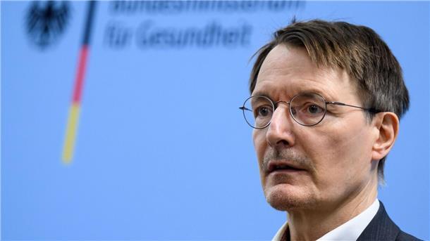 Lauterbachs Preishebel gegen Engpässe beim Fiebersaft „Dass man in Deutschland nur schwer einen Fiebersaft für sein Kind bekommt, der im Ausland noch erhältlich ist, ist inakzeptabel“: Karl Lauterbach.