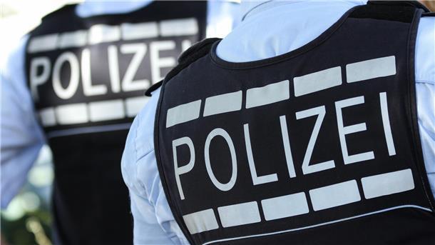 Polizisten mit Schutzwesten