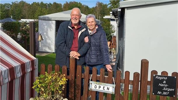 Dauercamper Regina und Hans-Jürgen Peters verbringen ihre Freizeit das ganze Jahr über auf dem Campingplatz Kransburger See.

