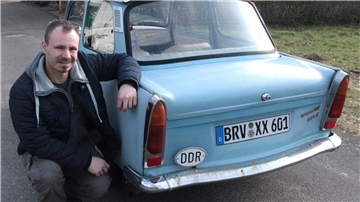 David Jarchow aus Sittensen ist stolzer Trabi-601-Eigentümer.