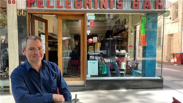 Melbourne ist die Kaffeehauptstadt der Welt David Malaspina vor seinem Café in Melbourne.