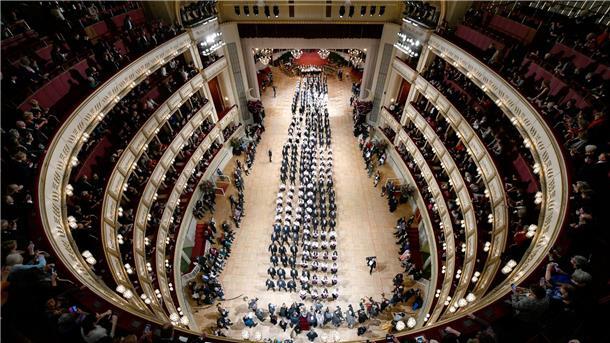 Neustart für Wiener Opernball - Jane Fonda: „Ich liebe es“ Debütantenpaare befinden sich in der Wiener Staatsoper während der Generalprobe für den Opernball.
