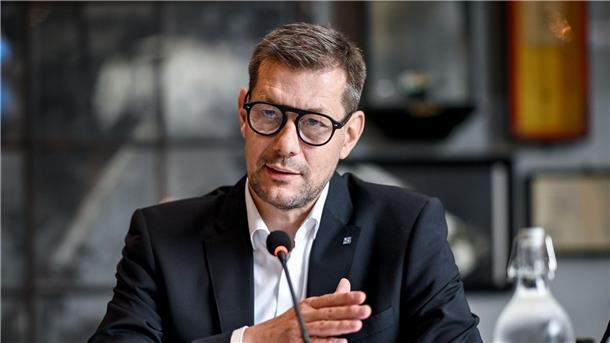 Dehoga-Präsident Guido Zöllick hofft auf die versprochene Reduzierung der Umsatzsteuer für Restaurantspeisen ab dem kommenden Jahr.