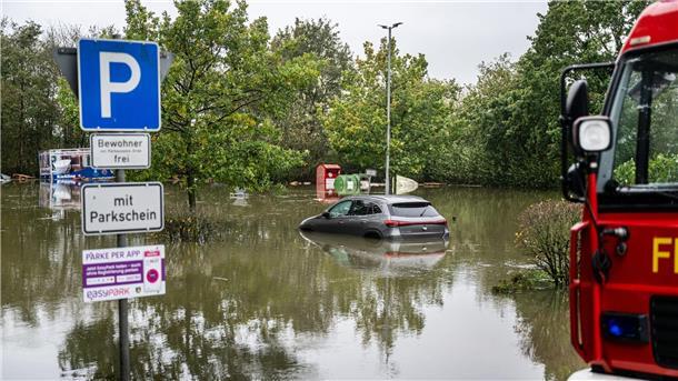Großes Aufräumen nach Sturmflut mit Millionen-Schäden Deichbruch in der Schleistadt Arnis in Schleswig-Holstein, die mit gerade einmal 300 Einwohnern als die kleinste Stadt Deutschlands gilt.
