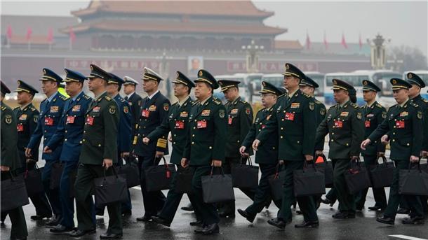China steigert Militärausgaben um 7,2 Prozent Delegierte kommen zur Eröffnungssitzung des Nationalen Volkskongresses (NVK) in der Großen Halle des Volkes in Peking.