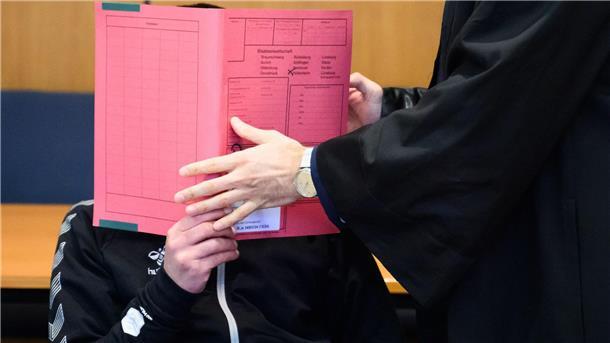 Angeklagter schweigt zu tödlicher Messerattacke in Sarstedt Dem 35-jährigen Iraker wird Totschlag vorgeworfen.