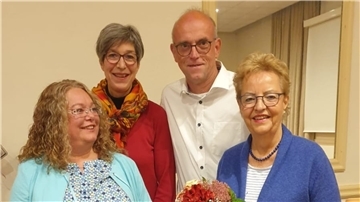 Astrid Eggert-Breitschuh, Maike Ferranti, Thorsten Meents und Hildgeard Husmann lächeln in die Kamera.