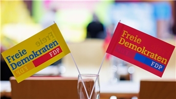 Dem Vorstoß für eine Mitgliederbefragung über die weitere Beteiligung der FDP an der Ampel-Koalition haben sich bisher mehr als 600 Parteimitglieder angeschlossen.