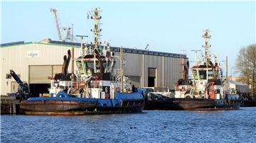 Zwei Schlepper an der Kaje 