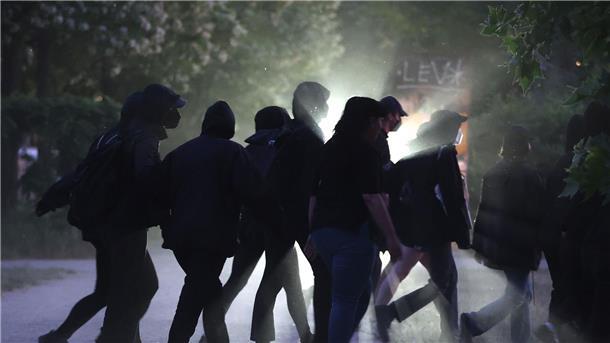 Demonstranten aus dem linken Spektrum protestieren in Leipzig.
