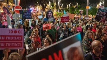 Demonstranten fordern in Tel Aviv die Freilassung von Geiseln - Israel ist Berichten zufolge nun bereit, über weniger als 40 Geiseln zu verhandeln (Archivbild).