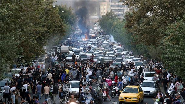 Demonstranten in der Innenstadt von Teheran am Mittwoch.