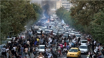 Demonstranten in der Innenstadt von Teheran am Mittwoch.