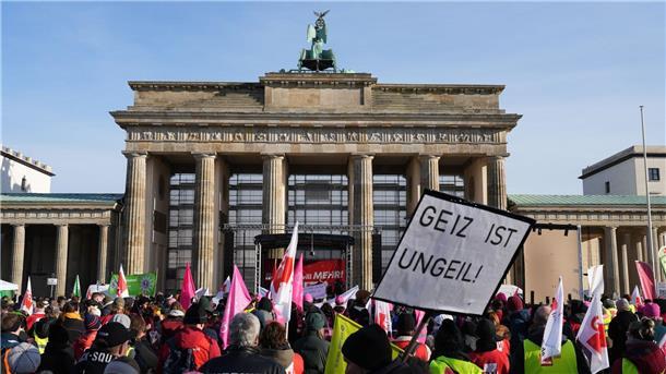 Demonstration am Brandenburger Tor in Berlin.