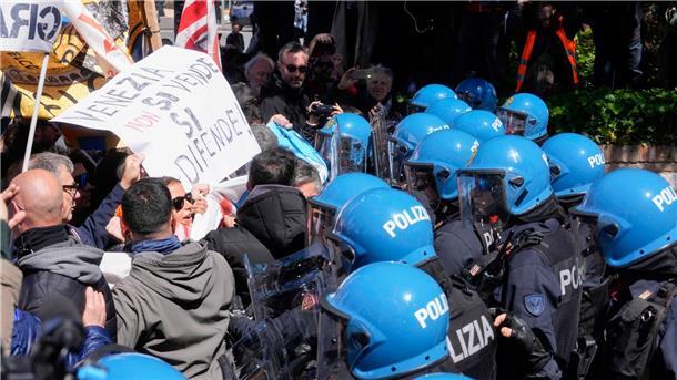 Demonstration gegen die Venedig-Touristensteuer.