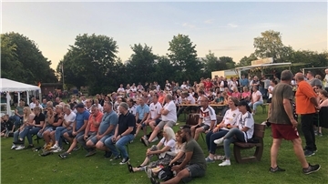 Den Abschluss des Hesedorfer „Sommernachtsfestes“ bildete ein Public-Viewing des Achtelfinalspiels des Deutschland gegen Dänemark.