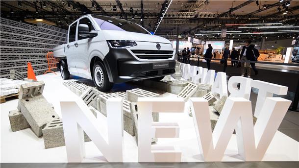 VW Nutzfahrzeuge: Zweites Halbjahr wird herausfordernd Den neuen VW Transporter wird es auch in einer Version mit offener Ladefläche geben.