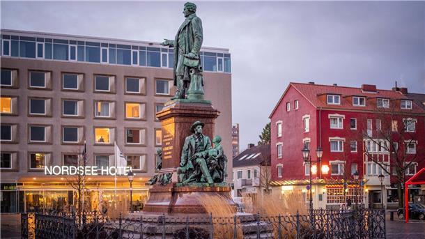 Denkmal des Bremer Bürgermeisters Johann Smidt auf dem Bremerhavener Theodor-Heuss-Platz: Die Kommission könnte die Debatte voranbringen.