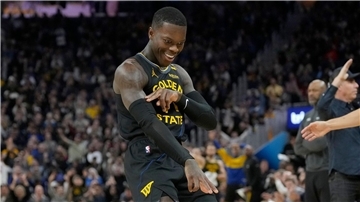 Dennis Schröder trifft alle seine Dreier und feiert das „Eis in seinen Venen“.