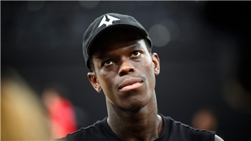 Dennis Schröder weiß nicht, ob er bei Olympia 2028 noch am Ball sein wird.