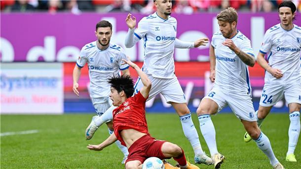 Trotz Überzahl: Kaiserslautern nur 2:2 gegen Magdeburg Der 1. FC Kaiserslautern und der 1. FC Magdeburg haben sich unentschieden getrennt.