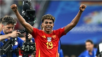 Der 16-jährige Lamine Yamal ist nicht nur einer der Aktivposten im spanischen Team, sondern hat bei der EM schon mehrere Rekorde gebrochen.