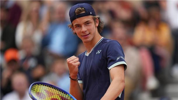 Erster seit Zverev: Deutscher Junior-Champion in Paris Der 17 Jahre alte Niels McDonald hat das Junioren-Finale bei den French Open gewonnen.