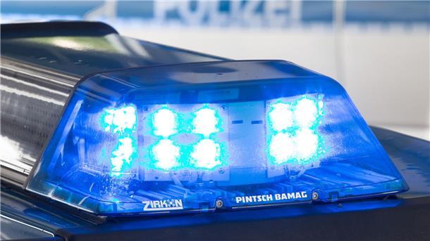 18-jähriger Fahrer bei Unfall lebensgefährlich verletzt Der 18-Jährige ist lebensgefährlich verletzt im Krankenhaus. (Symbolbild)