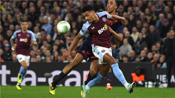 Manchester United holt Supertalent aus Frankreich Der 18-jährige Leny Yoro (hinten) wechselt zu Manchester United.